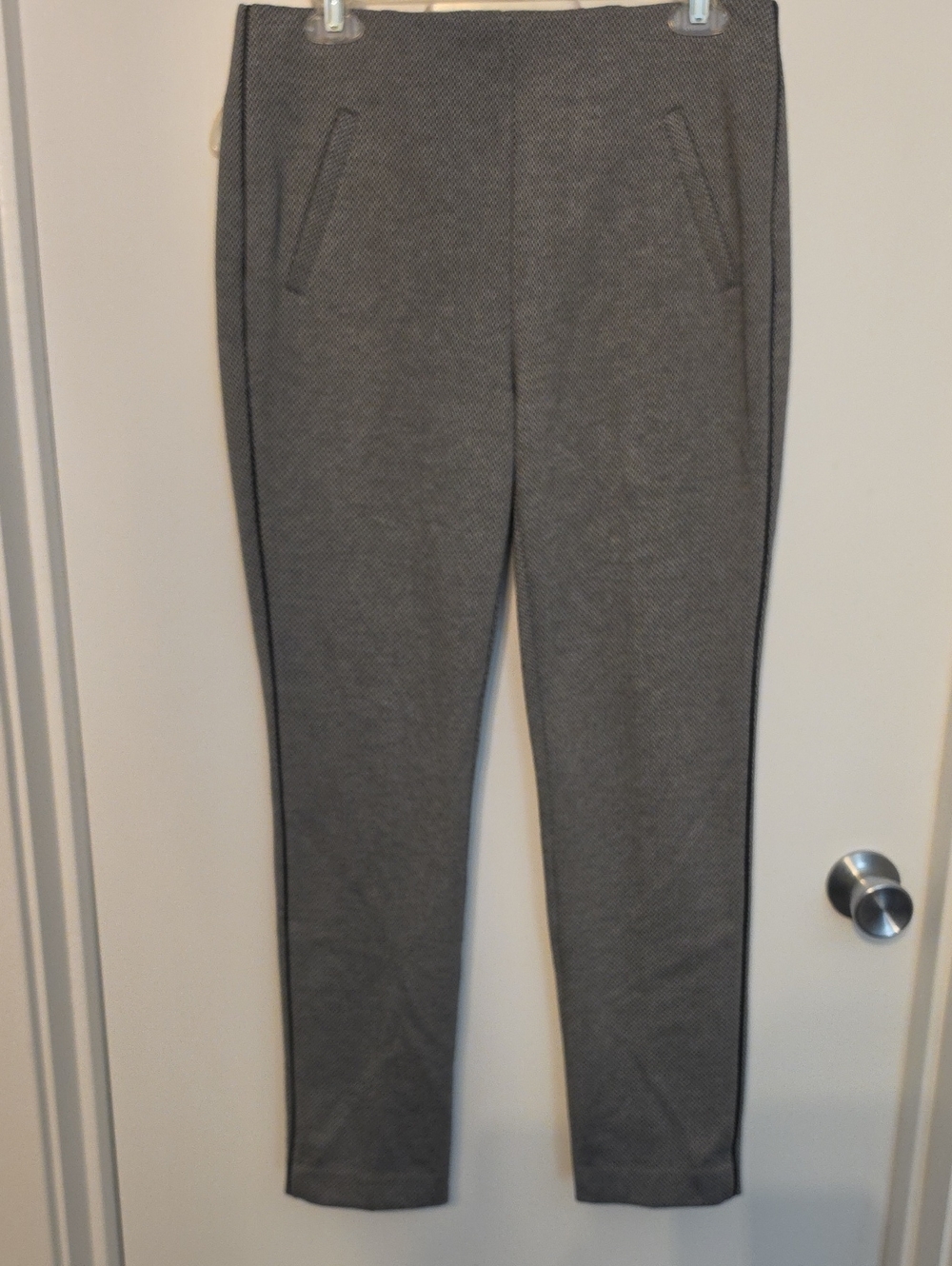 Chico's Slim Ponte Skinny Pants in Gray